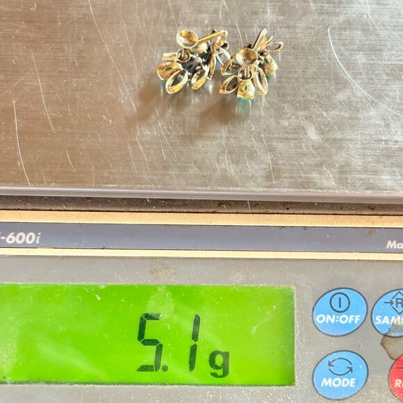 Antique 14k Yellow Gold Jade Earrings Pear Shape Leaf Branch Design Screw Backs - Picture 10 of 10